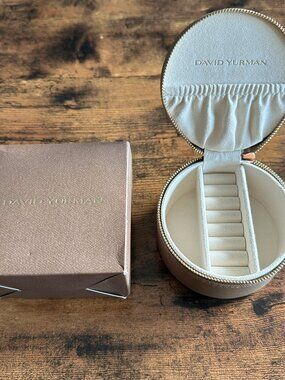 NEW IN BOX David Yurman Tan Leather Round Jewelry Organizer RARE